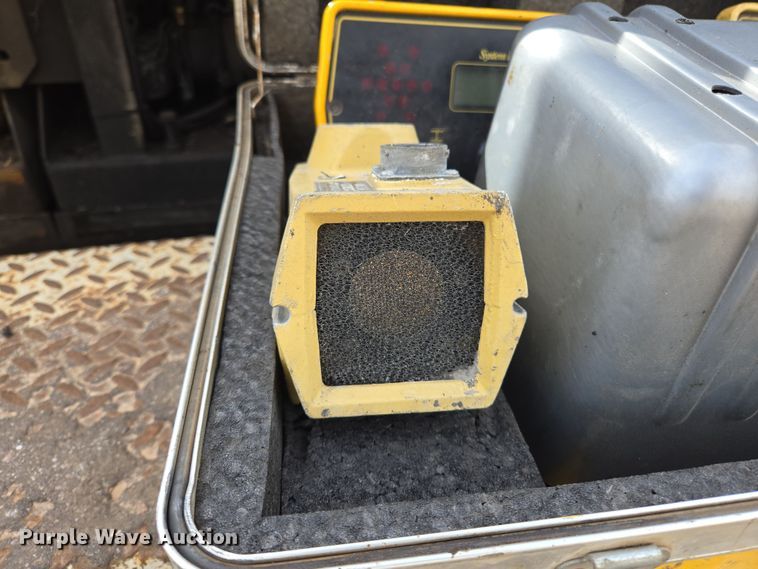 image for item EL5710 1991 Cederapids CR361 paver