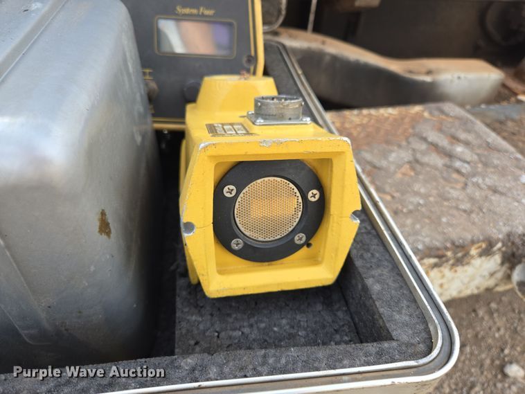 image for item EL5710 1991 Cederapids CR361 paver