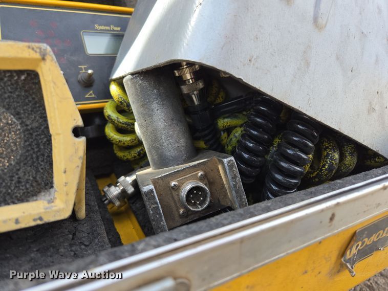 image for item EL5710 1991 Cederapids CR361 paver