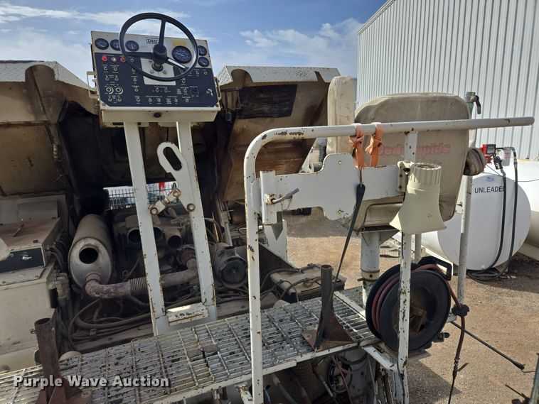 image for item EL5710 1991 Cederapids CR361 paver