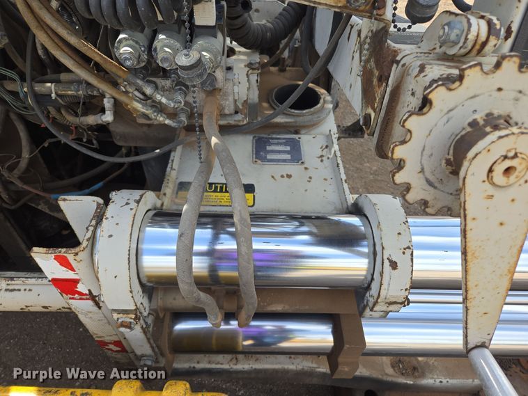 image for item EL5710 1991 Cederapids CR361 paver