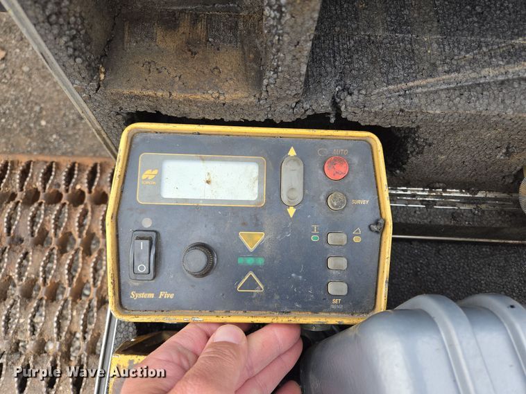 image for item EL5711 2009 Caterpillar AP-1055D paver