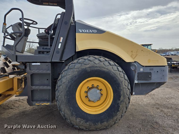 image for item EL5714 2013 Volvo SD115 single drum vibratory roller