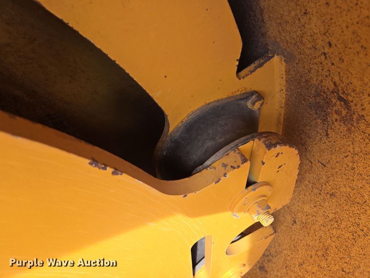 image for item EL5714 2013 Volvo SD115 single drum vibratory roller