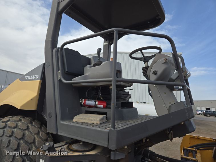 image for item EL5714 2013 Volvo SD115 single drum vibratory roller