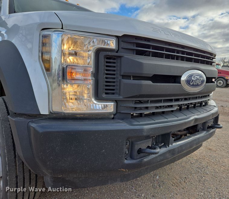 image for item EL5715 2018 Ford F550 Super Duty XL utility / service truck