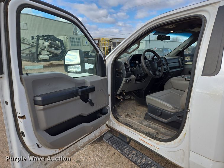 image for item EL5715 2018 Ford F550 Super Duty XL utility / service truck