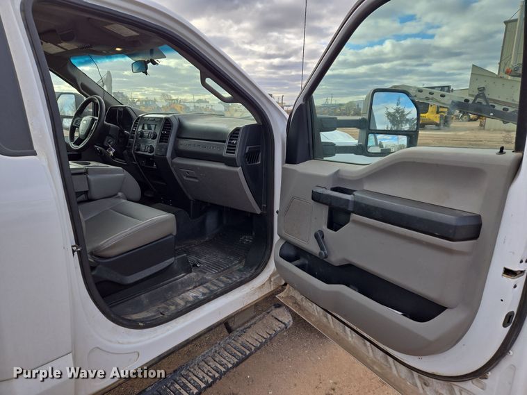 image for item EL5715 2018 Ford F550 Super Duty XL utility / service truck