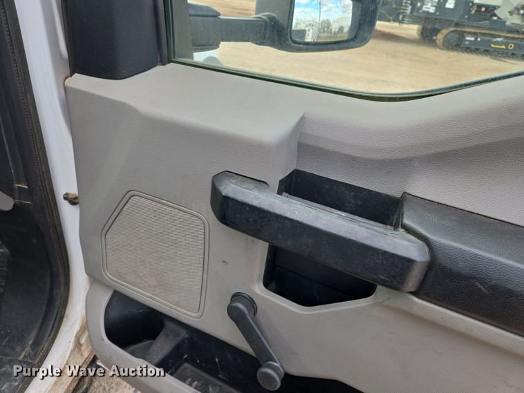 image for item EL5715 2018 Ford F550 Super Duty XL utility / service truck