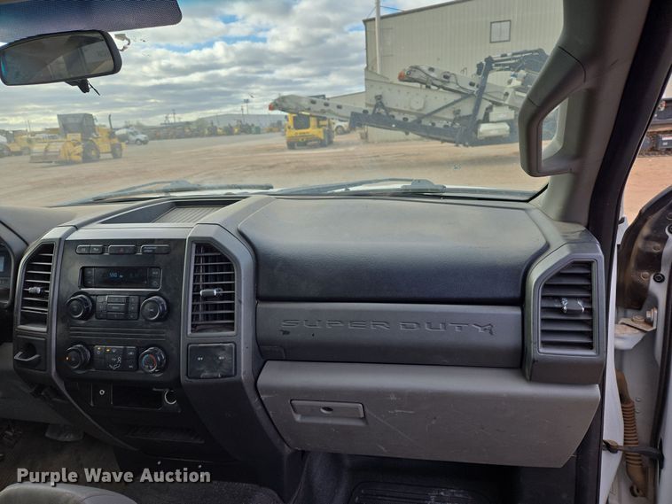 image for item EL5715 2018 Ford F550 Super Duty XL utility / service truck