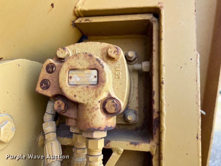 image for item EL5720 2005 Screen Machine 621T trommel screen