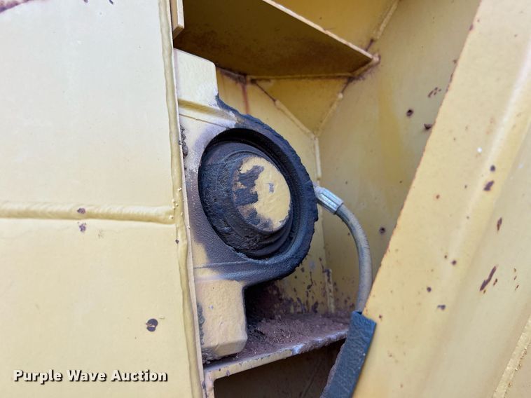 image for item EL5720 2005 Screen Machine 621T trommel screen