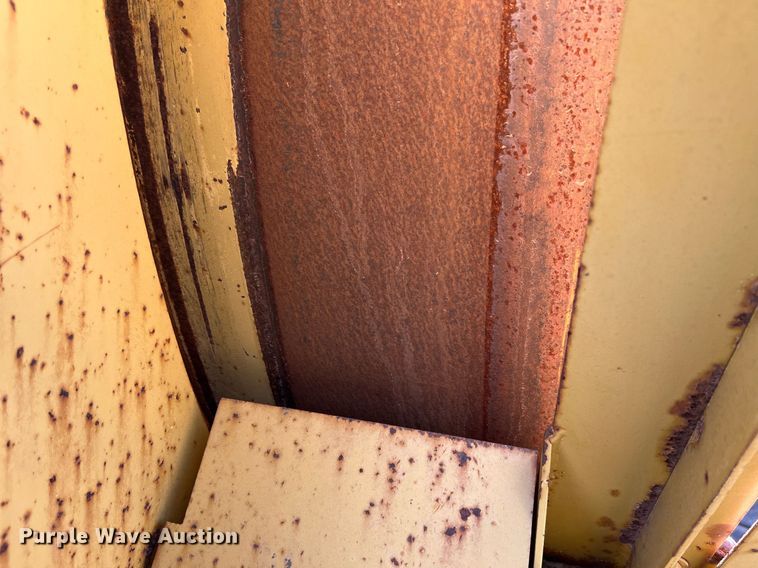 image for item EL5720 2005 Screen Machine 621T trommel screen