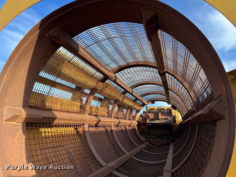 image for item EL5720 2005 Screen Machine 621T trommel screen