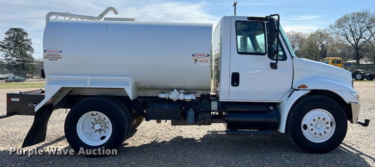 image for item EL5722 2007 Freightliner 4300 water truck