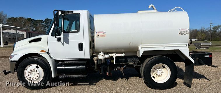image for item EL5722 2007 Freightliner 4300 water truck