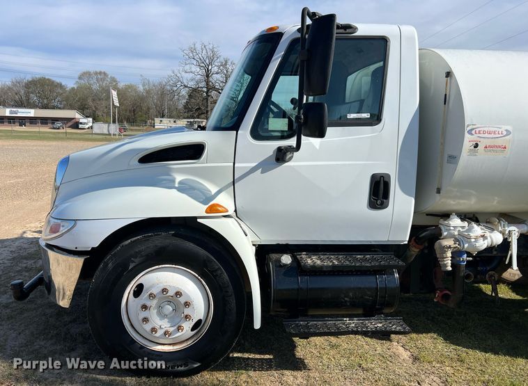 image for item EL5722 2007 Freightliner 4300 water truck