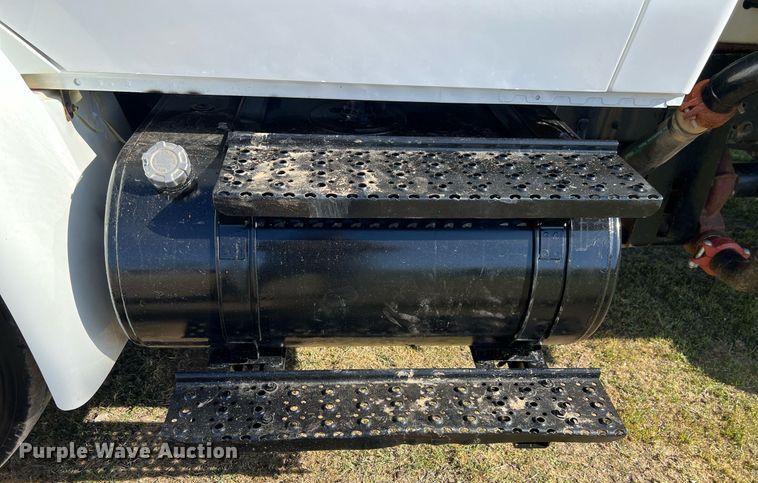 image for item EL5722 2007 Freightliner 4300 water truck