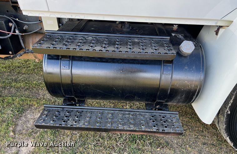 image for item EL5722 2007 Freightliner 4300 water truck