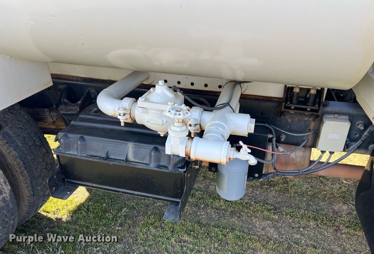 image for item EL5722 2007 Freightliner 4300 water truck