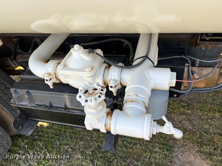 image for item EL5722 2007 Freightliner 4300 water truck