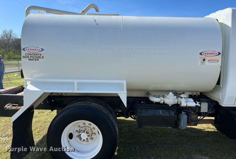 image for item EL5722 2007 Freightliner 4300 water truck