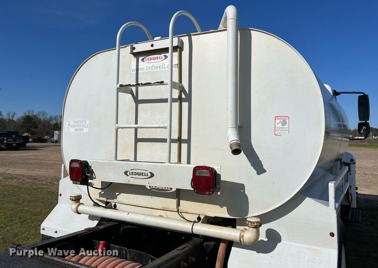 image for item EL5722 2007 Freightliner 4300 water truck