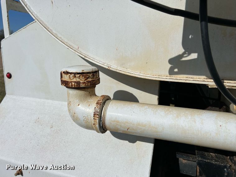 image for item EL5722 2007 Freightliner 4300 water truck