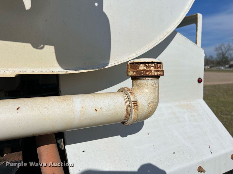 image for item EL5722 2007 Freightliner 4300 water truck