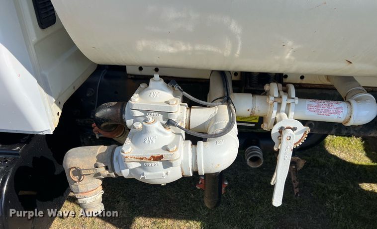 image for item EL5722 2007 Freightliner 4300 water truck