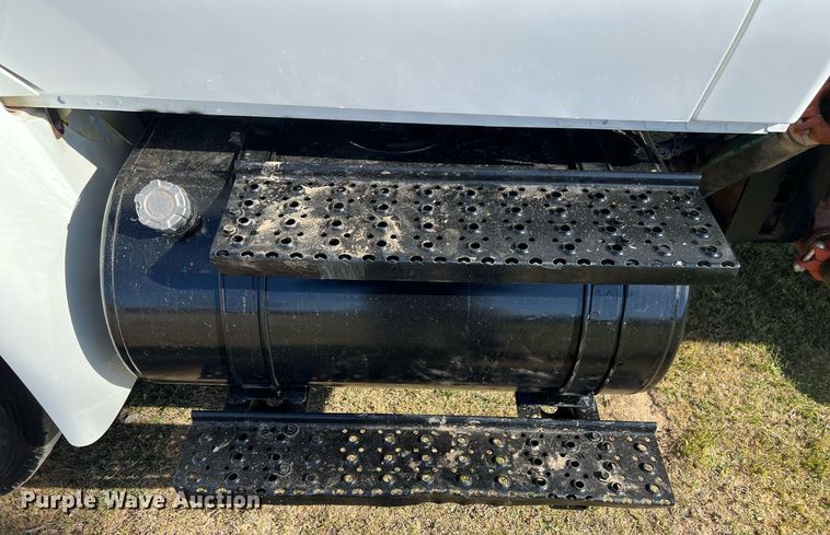 image for item EL5722 2007 Freightliner 4300 water truck