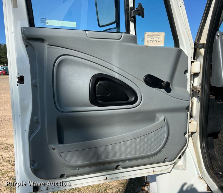 image for item EL5722 2007 Freightliner 4300 water truck