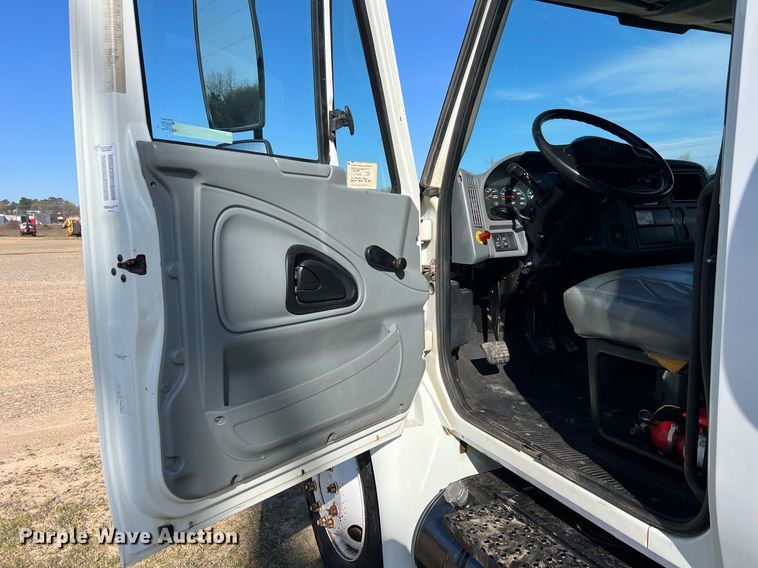 image for item EL5722 2007 Freightliner 4300 water truck