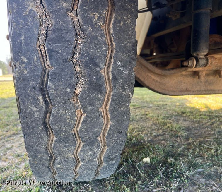 image for item EL5722 2007 Freightliner 4300 water truck