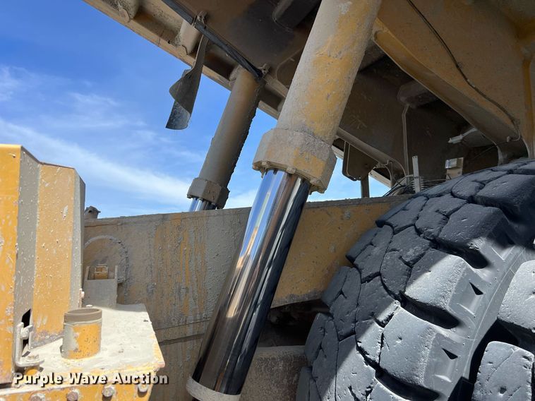 image for item EL5732 1995 Caterpillar 775B haul truck