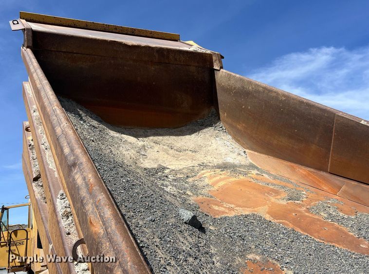 image for item EL5732 1995 Caterpillar 775B haul truck