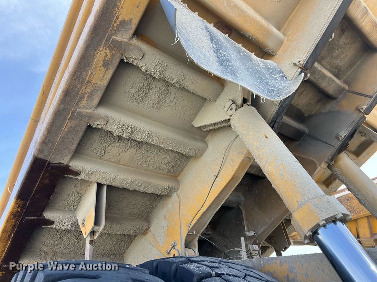 image for item EL5732 1995 Caterpillar 775B haul truck