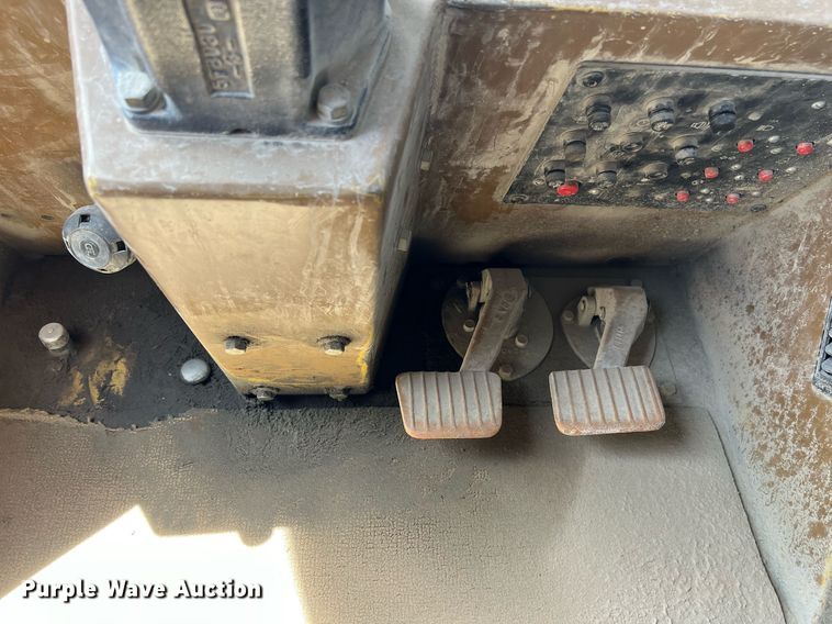 image for item EL5732 1995 Caterpillar 775B haul truck