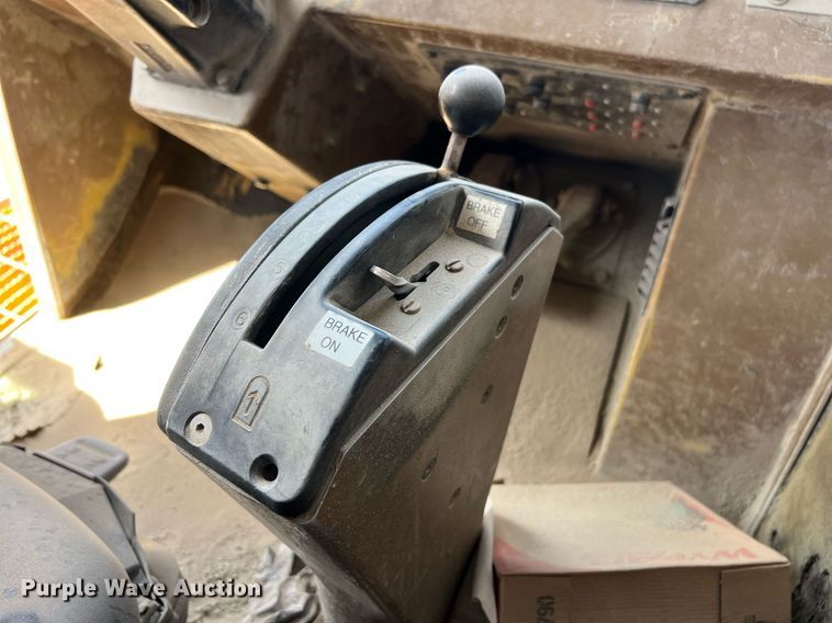 image for item EL5732 1995 Caterpillar 775B haul truck