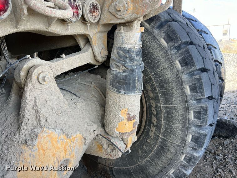 image for item EL5732 1995 Caterpillar 775B haul truck