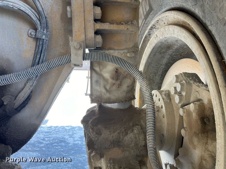 image for item EL5732 1995 Caterpillar 775B haul truck