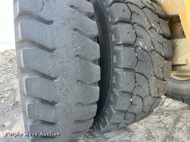 image for item EL5732 1995 Caterpillar 775B haul truck