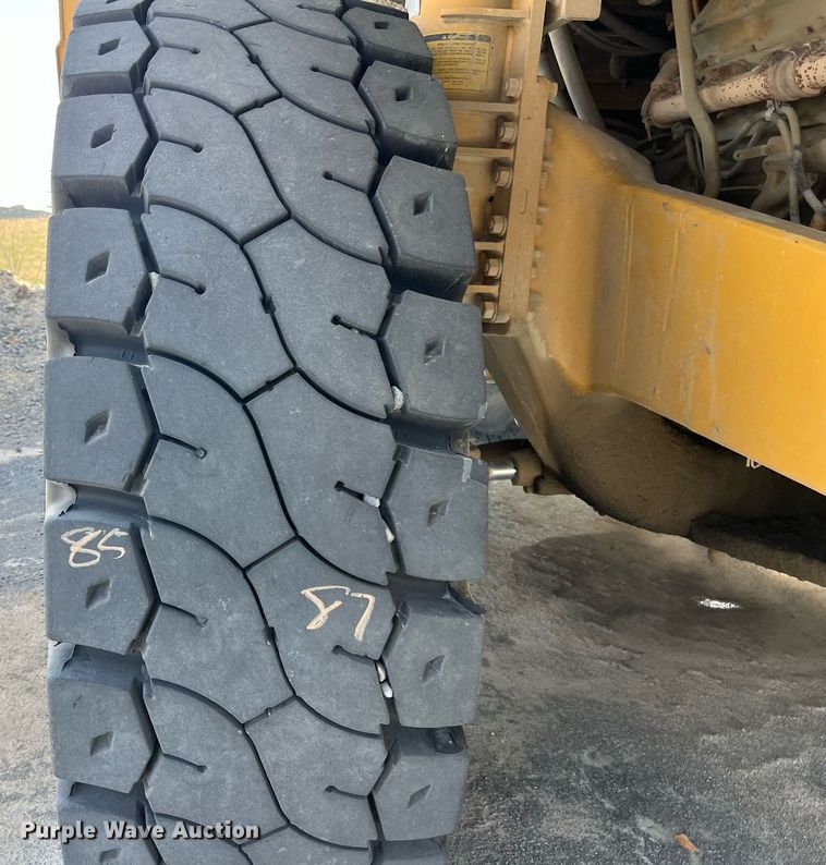 image for item EL5732 1995 Caterpillar 775B haul truck