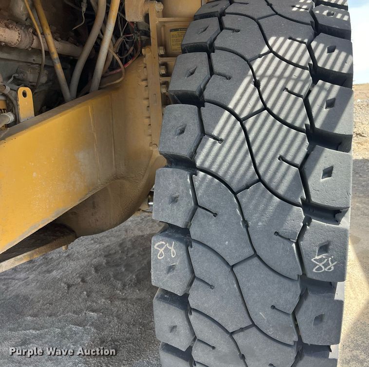 image for item EL5732 1995 Caterpillar 775B haul truck