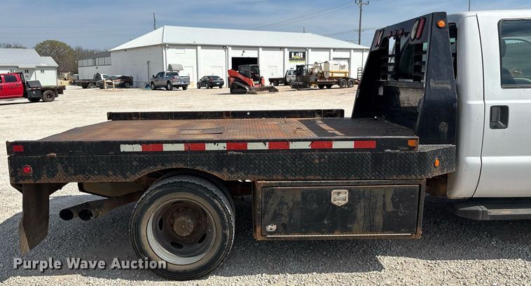 image for item EM0033 2013 Ford F550 Super Duty Crew Cab flatbed truck