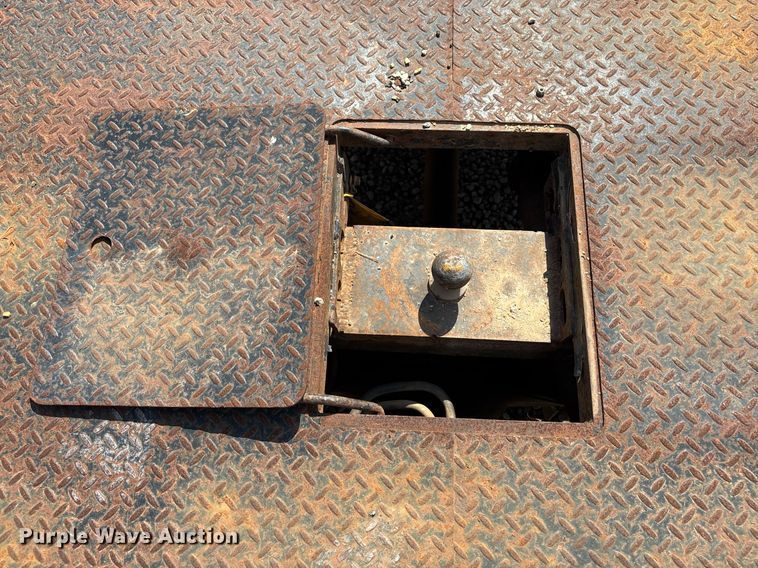 image for item EM0033 2013 Ford F550 Super Duty Crew Cab flatbed truck