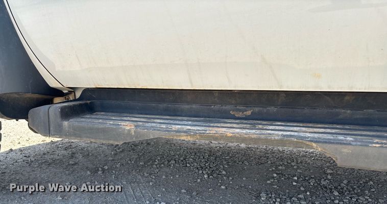 image for item EM0033 2013 Ford F550 Super Duty Crew Cab flatbed truck