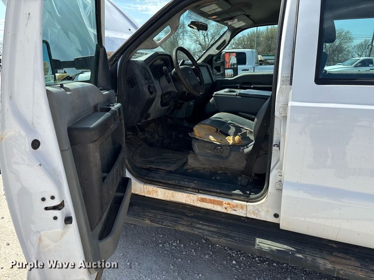 image for item EM0033 2013 Ford F550 Super Duty Crew Cab flatbed truck