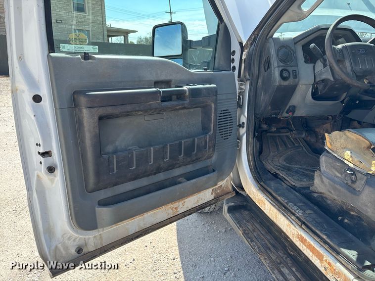 image for item EM0033 2013 Ford F550 Super Duty Crew Cab flatbed truck