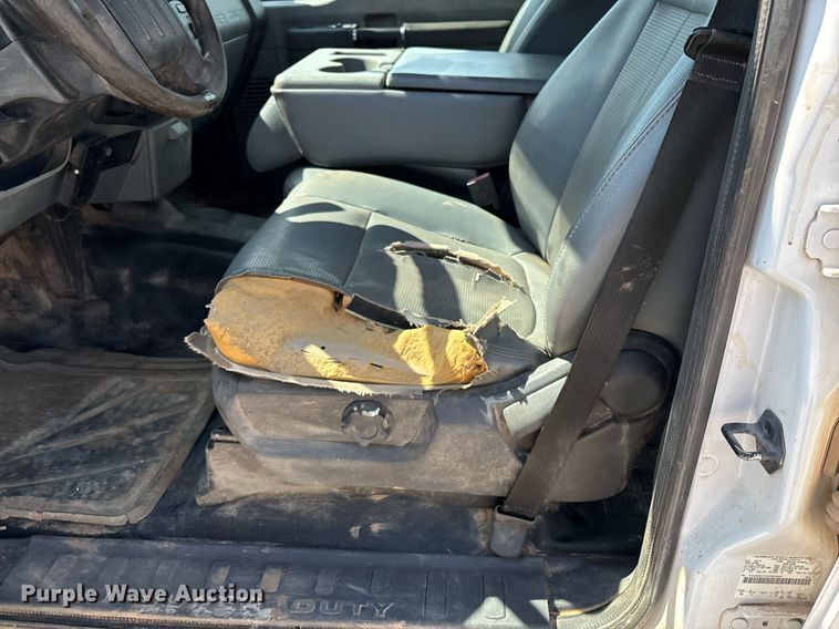 image for item EM0033 2013 Ford F550 Super Duty Crew Cab flatbed truck